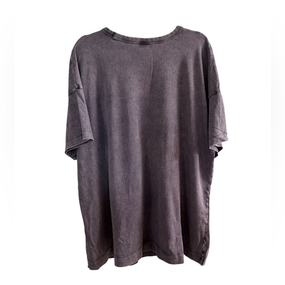 Old Navy Oversized Mineral Wash Tee - Picture 3 of 3